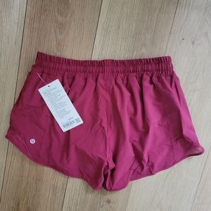 Lululemon Hotty Hot LR short 4 inch Lined Short 10